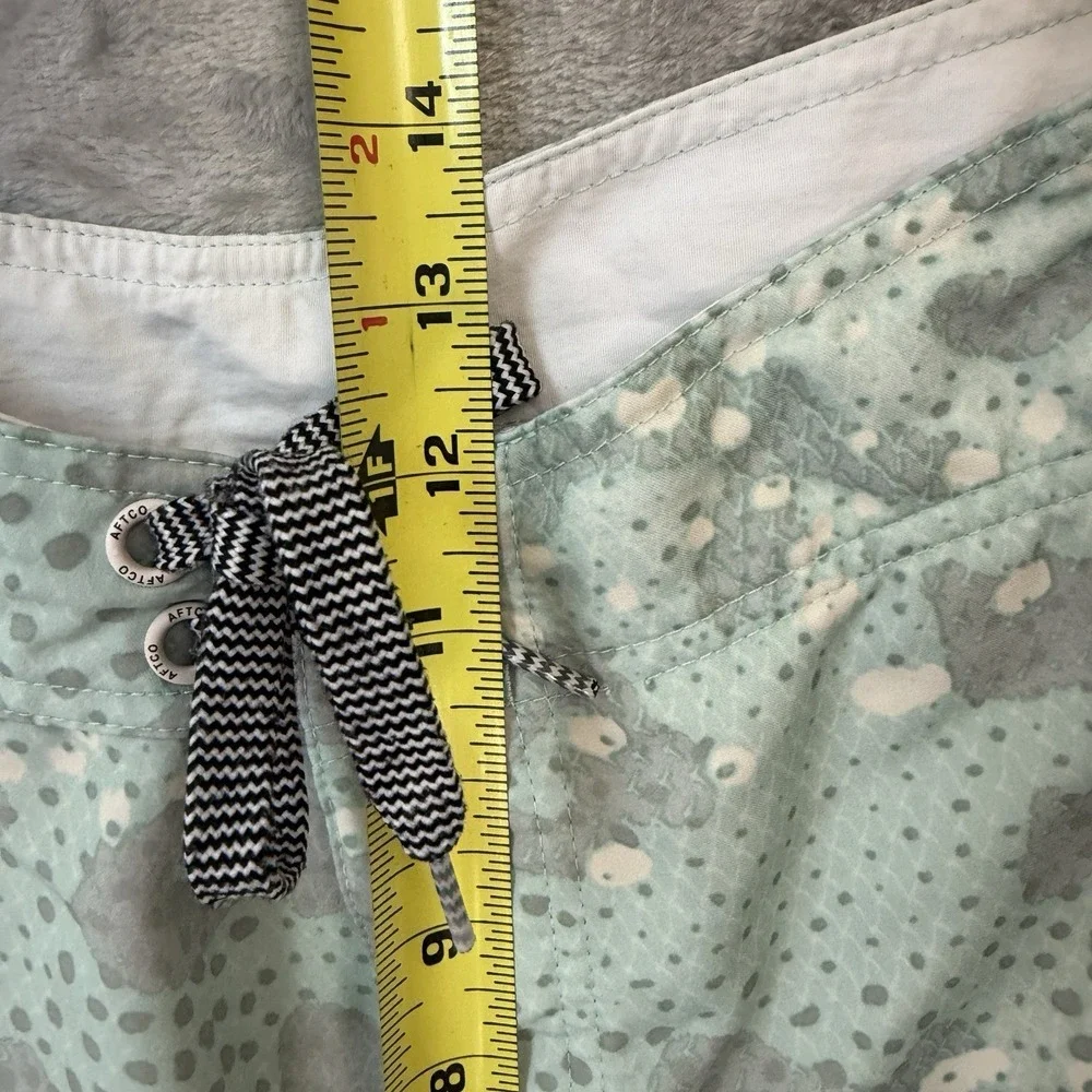 Aftco Swim Trunks Shorts‎ Size 28 Stretch Drawstring green Snake Skin Camouflage